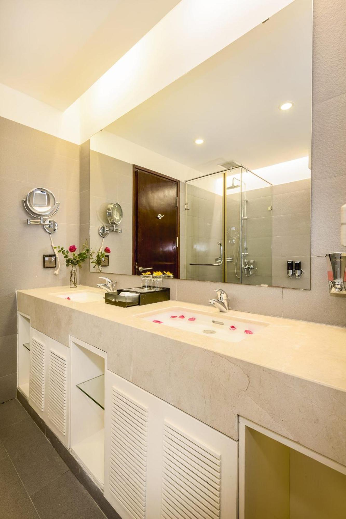 Hong Ha Hn - By Bay Luxury * Hanoi