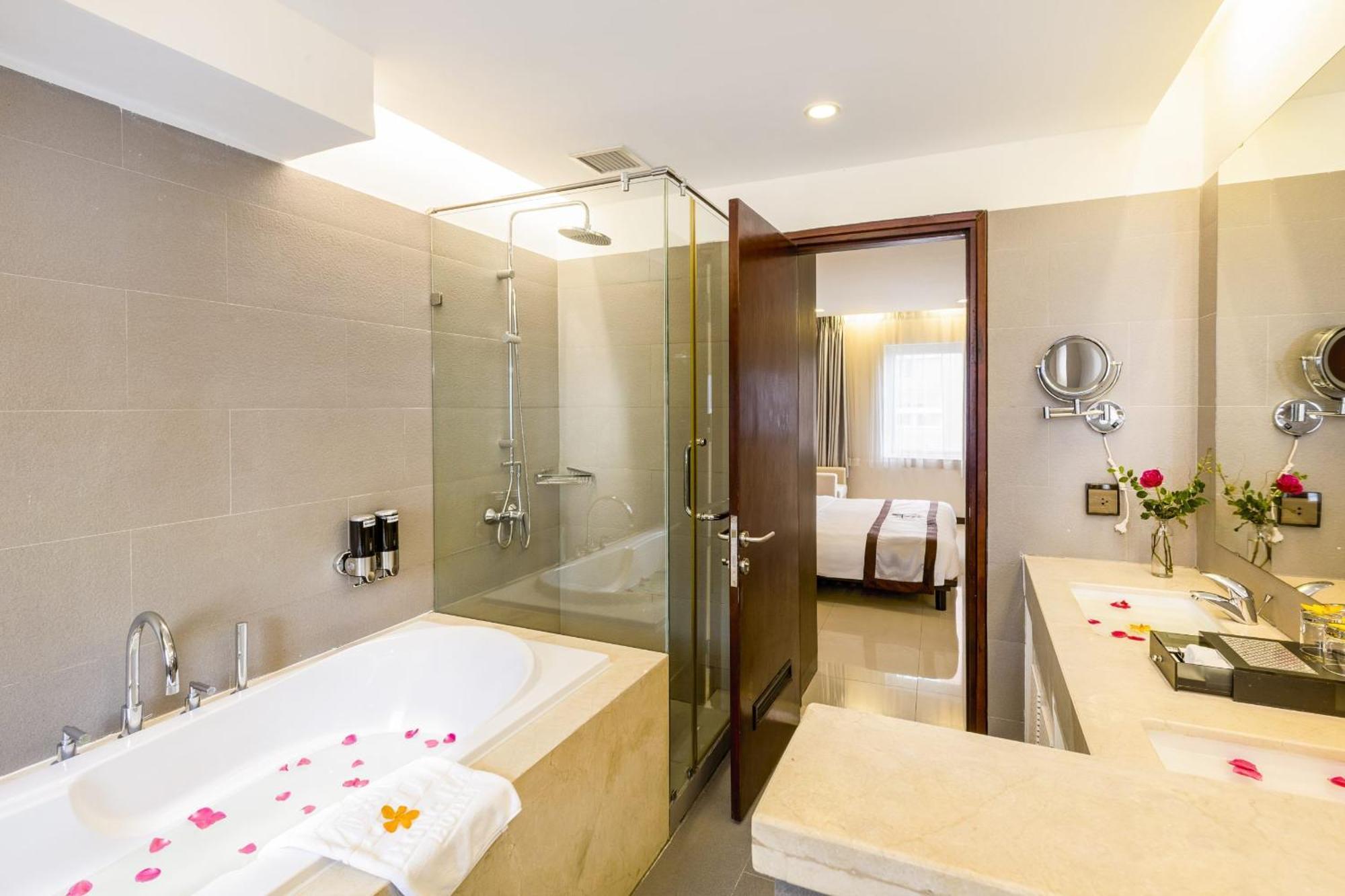 Hong Ha Hn - By Bay Luxury Apartment Hanoi
